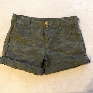 Sanctuary Camo Roll-up utility shorts